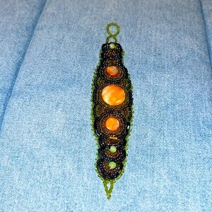 🦚  Beaded Hair Tie – Peacock Colors
✨